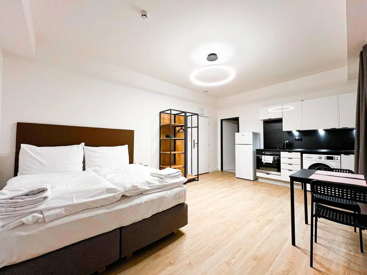Post 120 Suites Praga 4*,